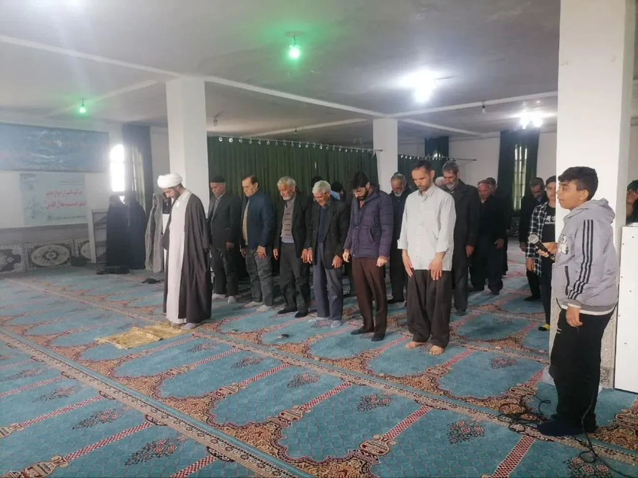 اقامه نماز جماعت در بقاع متبرکه استان کردستان همزمان با نوروز و ماه مبارک رمضان