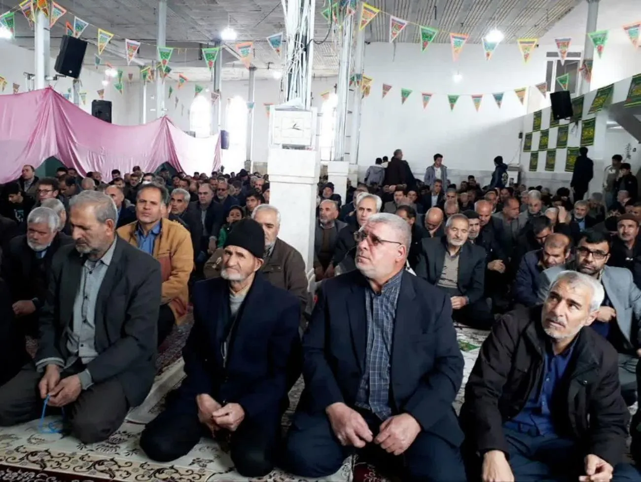 اقامه نماز جماعت در بقاع متبرکه استان کردستان همزمان با نوروز و ماه مبارک رمضان