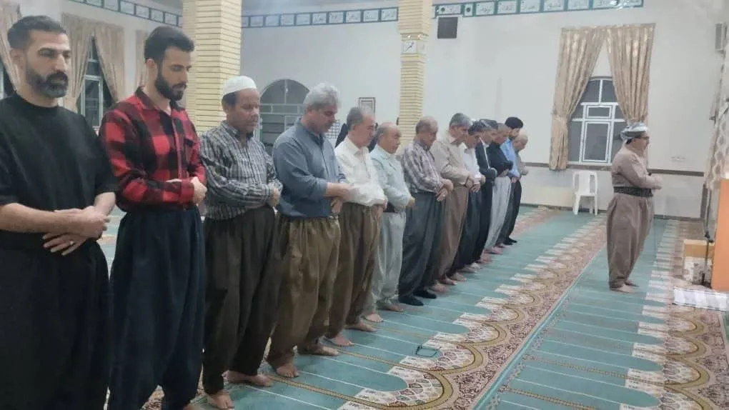 اقامه نماز جماعت در بقاع متبرکه استان کردستان همزمان با نوروز و ماه مبارک رمضان