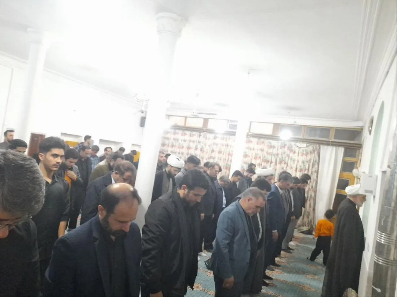 اقامه نماز جماعت در بقاع متبرکه استان کردستان همزمان با نوروز و ماه مبارک رمضان