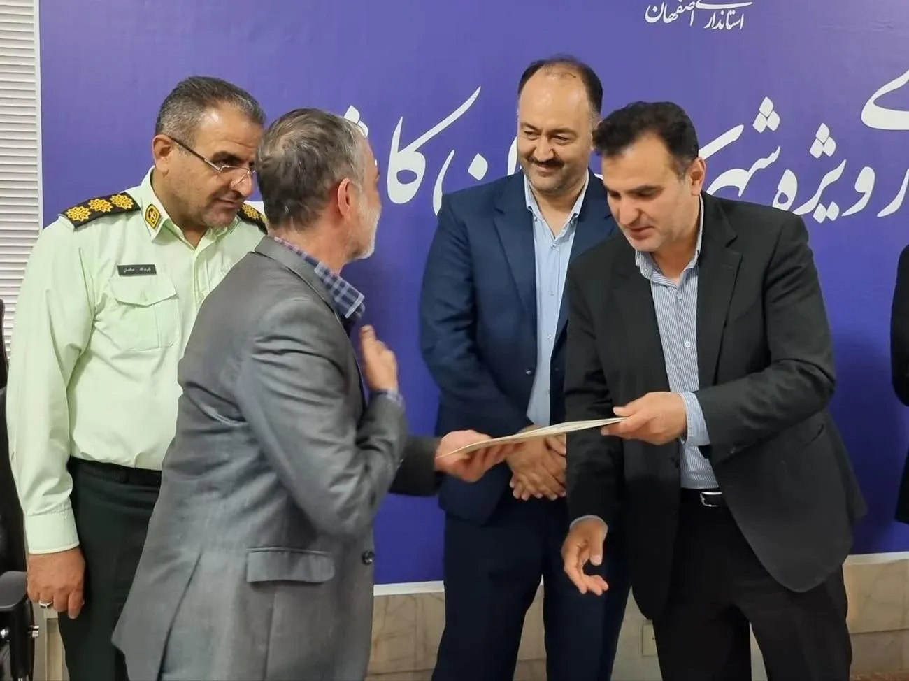 مراسم تجلیل از خادمین ستاد اجرایی خدمات سفر در کاشان برگزار شد