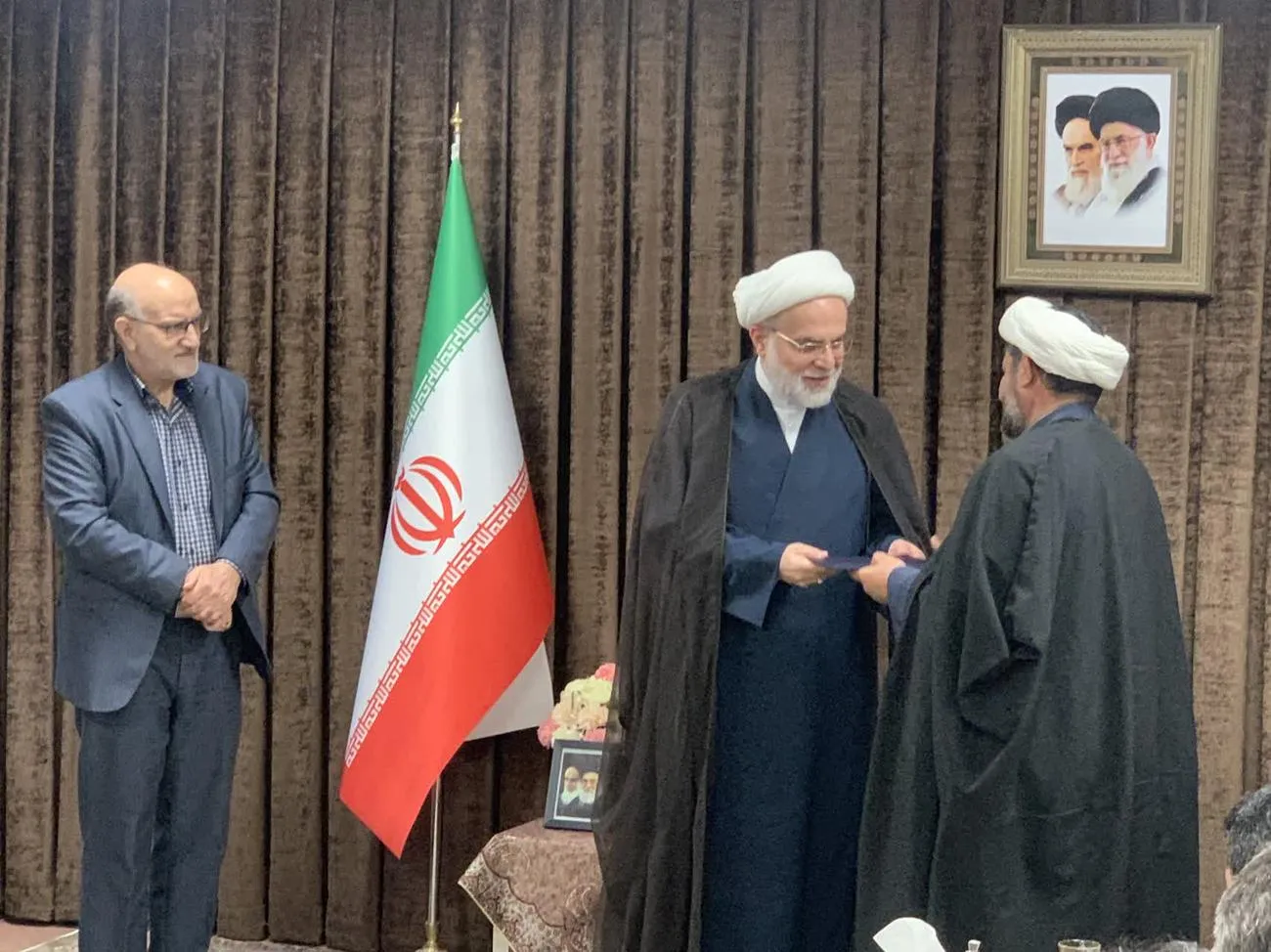 دبیران شورای اقامه نماز دستگاه های اجرایی استان با نماینده ولی‌فقیه دیدار و گفت‌وگو کردند