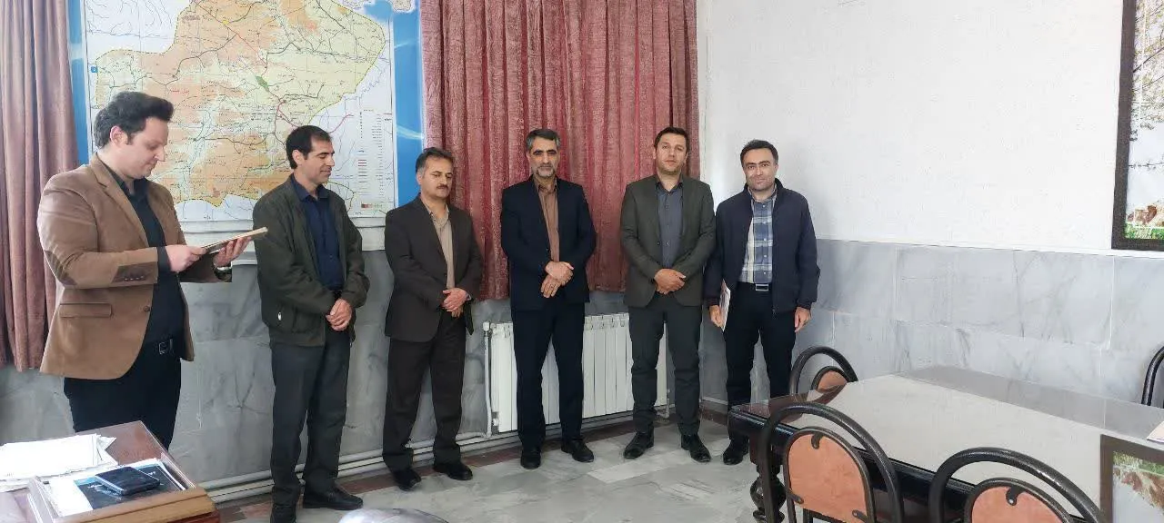 مراسم تجلیل از فعالان عرصه نماز و قرآن در شبکه بهداشت و درمان شهرستان دیواندره برگزار شد
