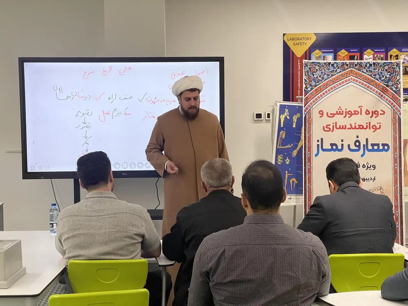 دوره توانمندسازی معلمان پایه هشتم پسران در شهرستان خوی برگزار شد