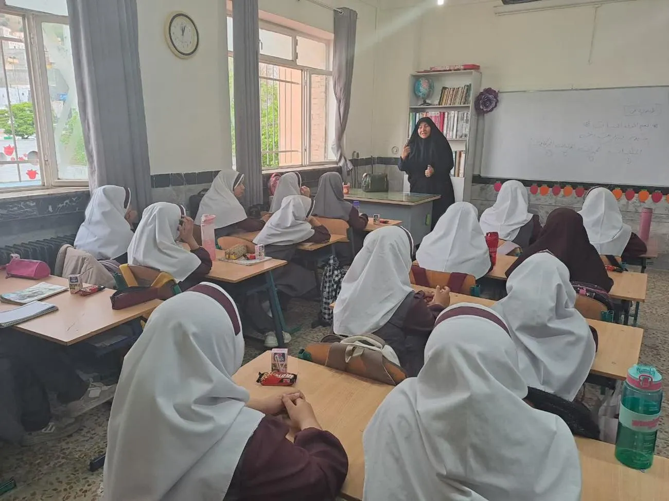 گرامیداشت روز دختر با حضور مشاور بانوان ستاد اقامه نماز کردستان در مدارس سنندج