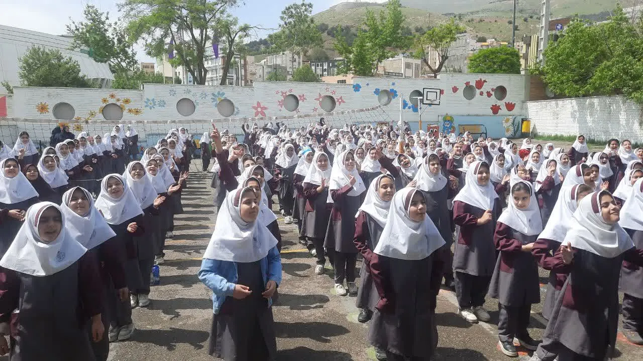 گرامیداشت روز دختر با حضور مشاور بانوان ستاد اقامه نماز کردستان در مدارس سنندج