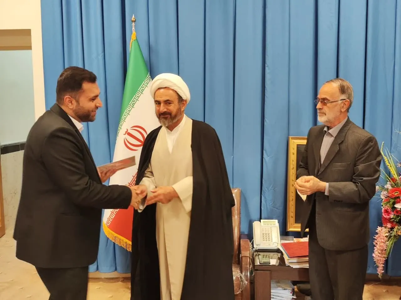 مدیر ستاد اقامه نماز با امام جمعه ایلام دیدار کرد