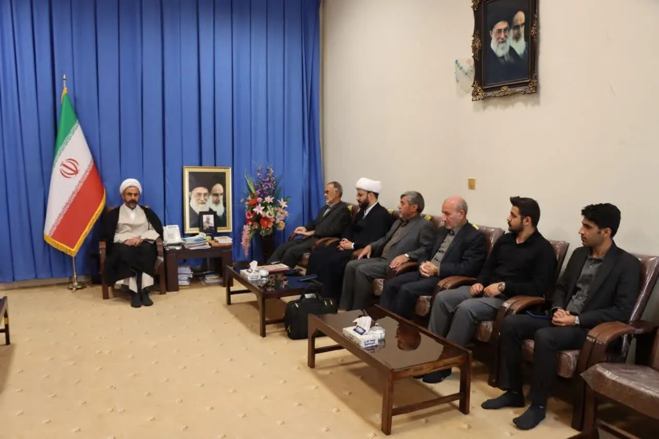 مدیر ستاد اقامه نماز با امام جمعه ایلام دیدار کرد