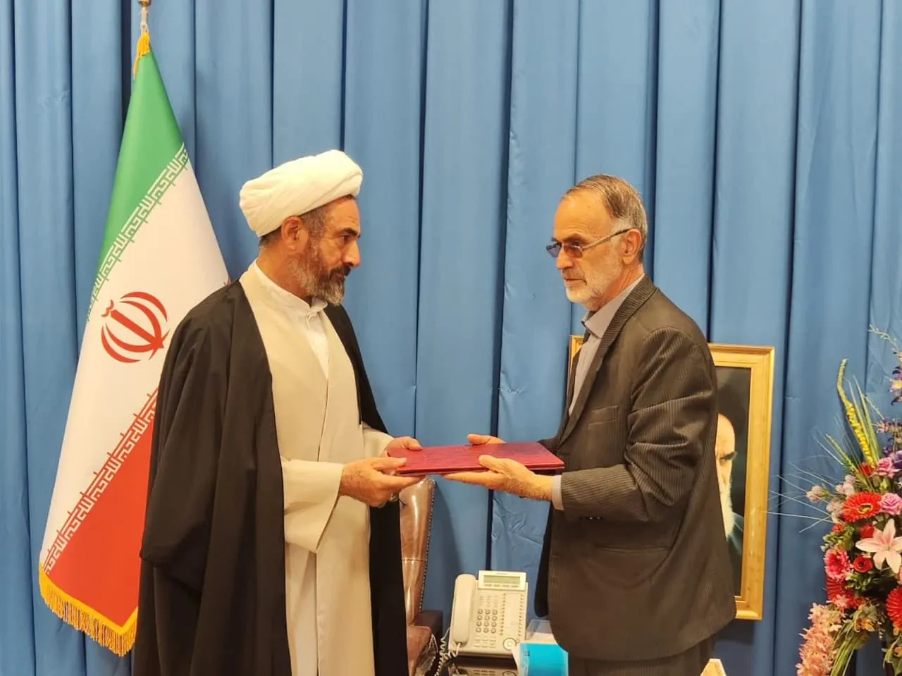 مدیر ستاد اقامه نماز با امام جمعه ایلام دیدار کرد