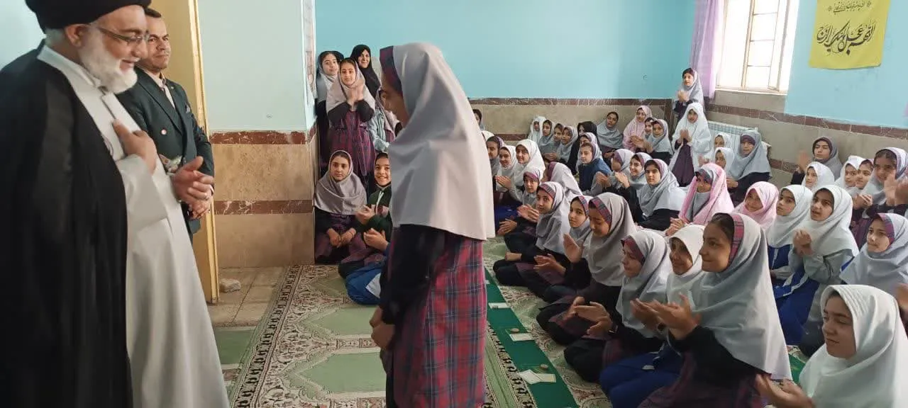 نشست نمازشناسی و صحیح خوانی نماز در مدرسه عصمت شهرستان ایوان برگزار شد
