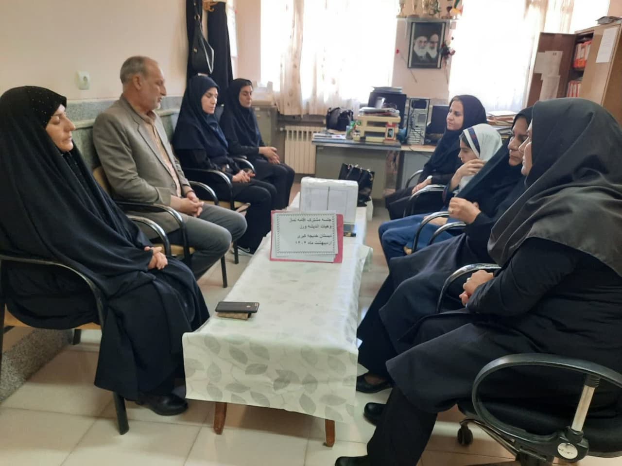 نشست هیئت اندیشه ورز نماز مدرسه خدیجه کبری(س) در شهرستان بدره برگزار شد