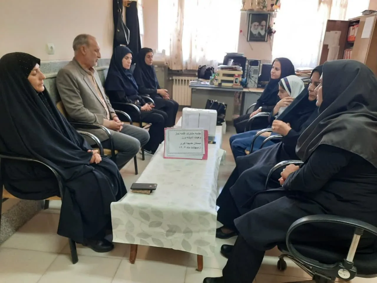نشست هیئت اندیشه ورز نماز مدرسه خدیجه کبری(س) در شهرستان بدره برگزار شد