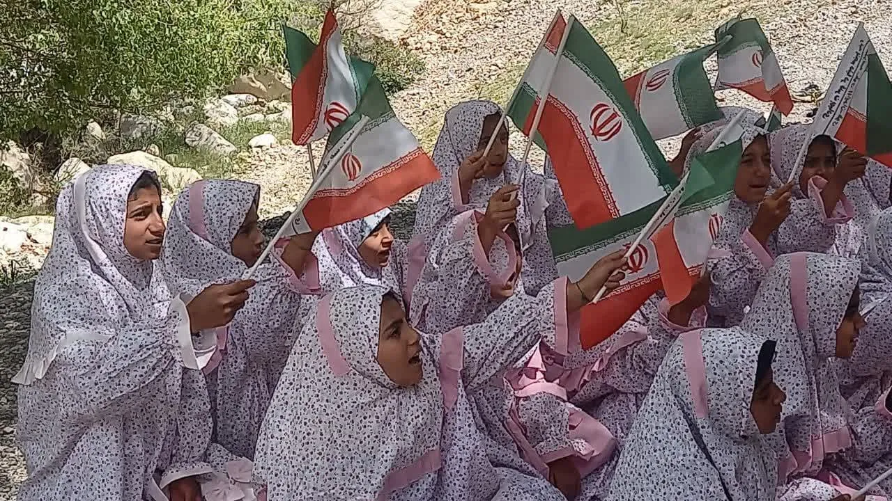 آیین جشن تکلیف دینی دانش آموزان دختر پشتکوه اول و دوم شهرستان فریدونشهر اصفهان