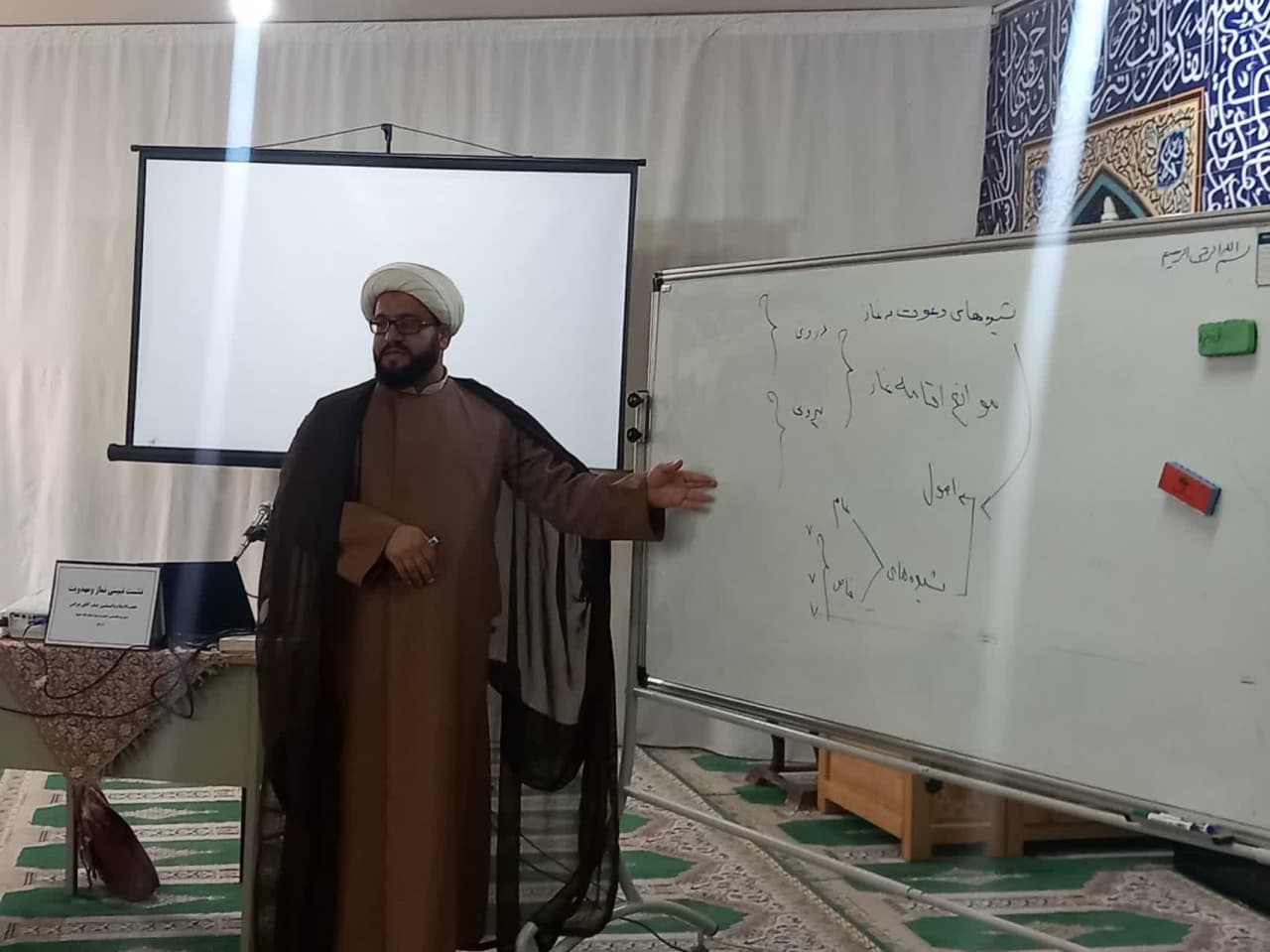 دوره آموزشی شیوه های دعوت به نماز طلاب شهرستان دورود