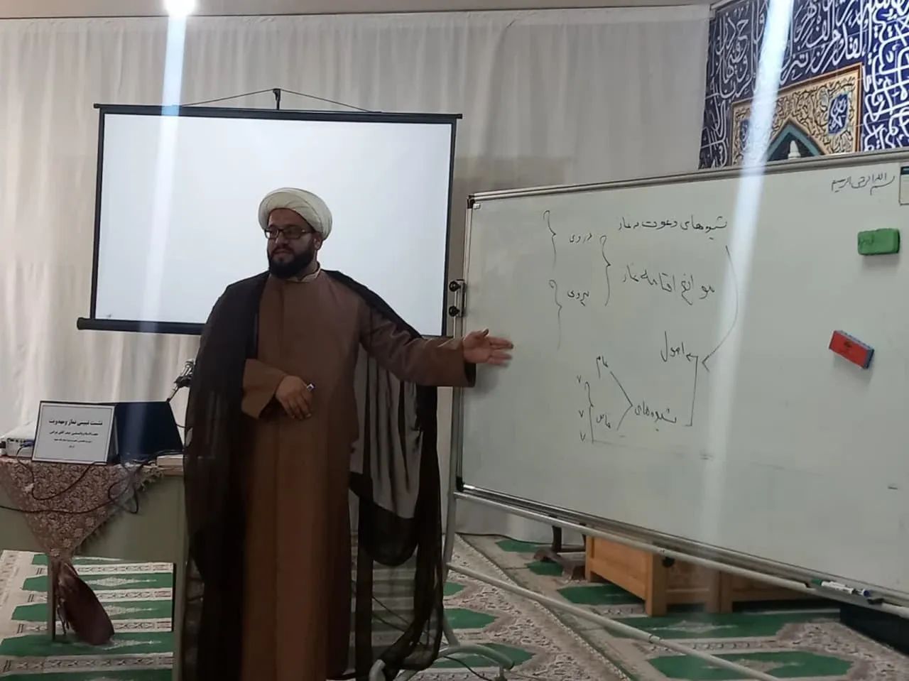 دوره آموزشی شیوه های دعوت به نماز طلاب شهرستان دورود