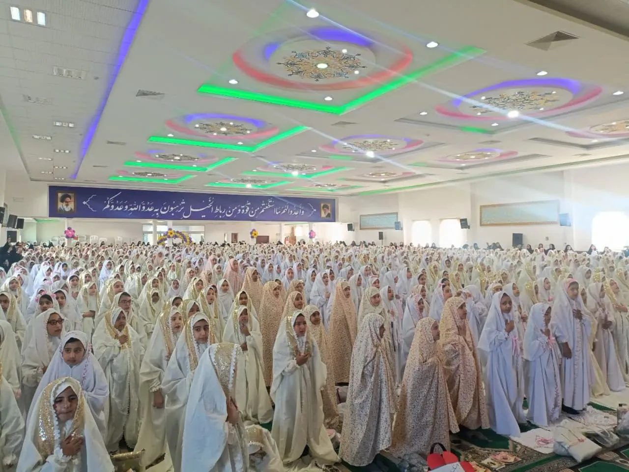 حضور و سخنرانی مدیر ستاد اقامه نماز در جشن عبادت دختران نو‌مکلف شهرستان سمنان