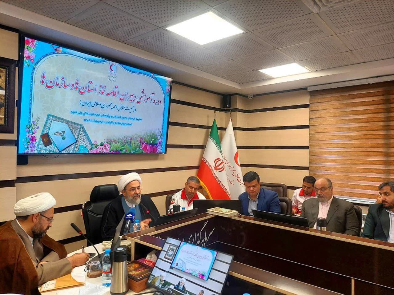 دوره آموزشی نماز دبیران اقامه نماز هلالاحمر سراسر کشور در بام ایران برگزار شد
