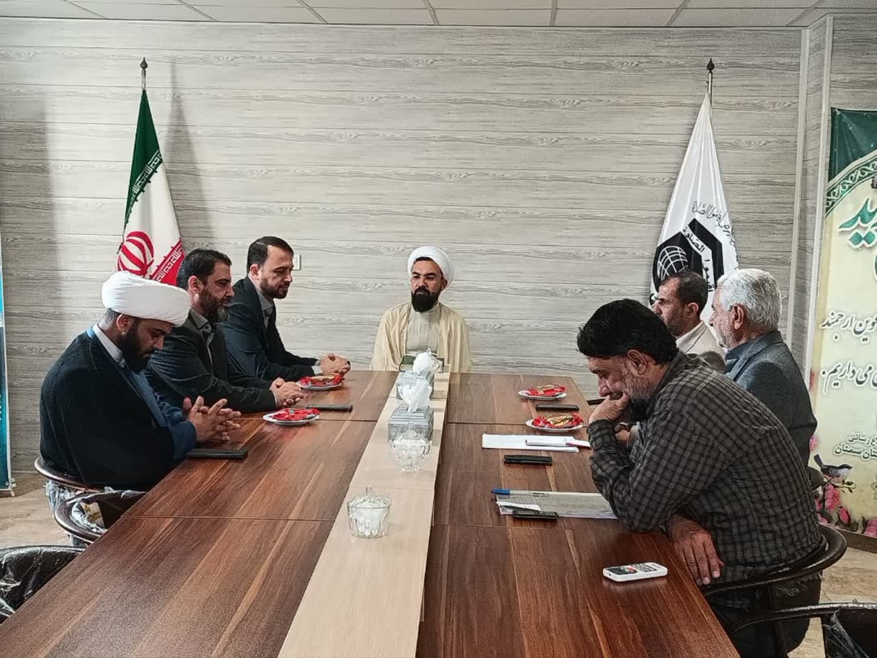 اولین جلسه هیئت داوری برای ارزیابی عملکرد دستگاه‌های اجرایی استان سمنان در حوزه اقامه نماز با حضور مسئولان و نمایندگان استانی برگزار شد.