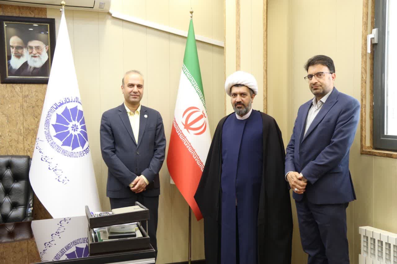 دیدار مدیر ستاد اقامه نماز زنجان با رئیس اتاق بازرگانی صنایع و معادن