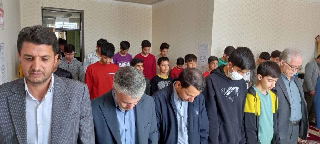 جلسه ترویج فرهنگ اقامه نماز دانش آموزی با حضور امام جمعه شهر خدابنده برگزار شد