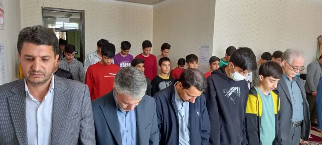جلسه ترویج فرهنگ اقامه نماز دانش آموزی با حضور امام جمعه شهر خدابنده برگزار شد