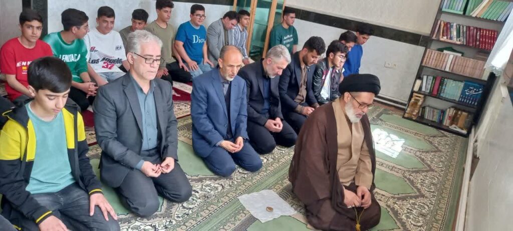 جلسه ترویج فرهنگ اقامه نماز دانش آموزی با حضور امام جمعه شهر خدابنده برگزار شد