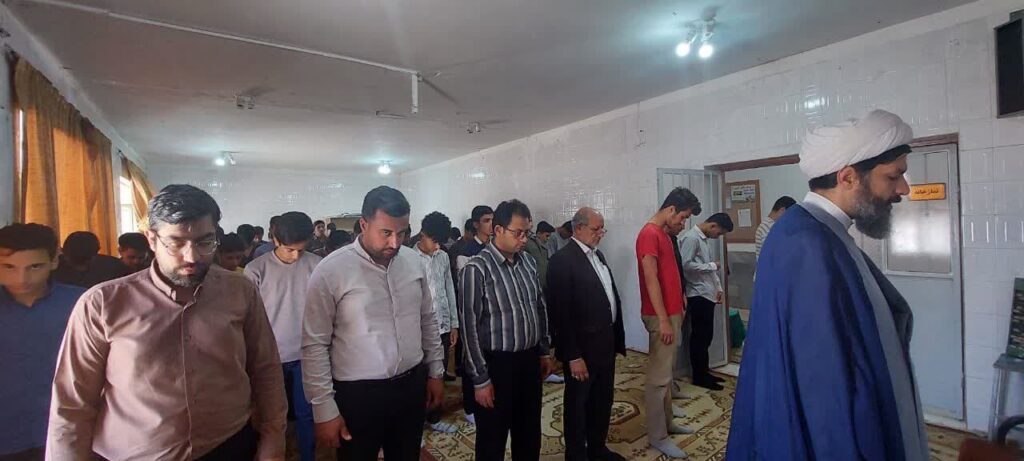 گفتمان دینی با موضوع نماز در دبیرستان پسرانه دکتر علی شریعتی طبس برگزار شد