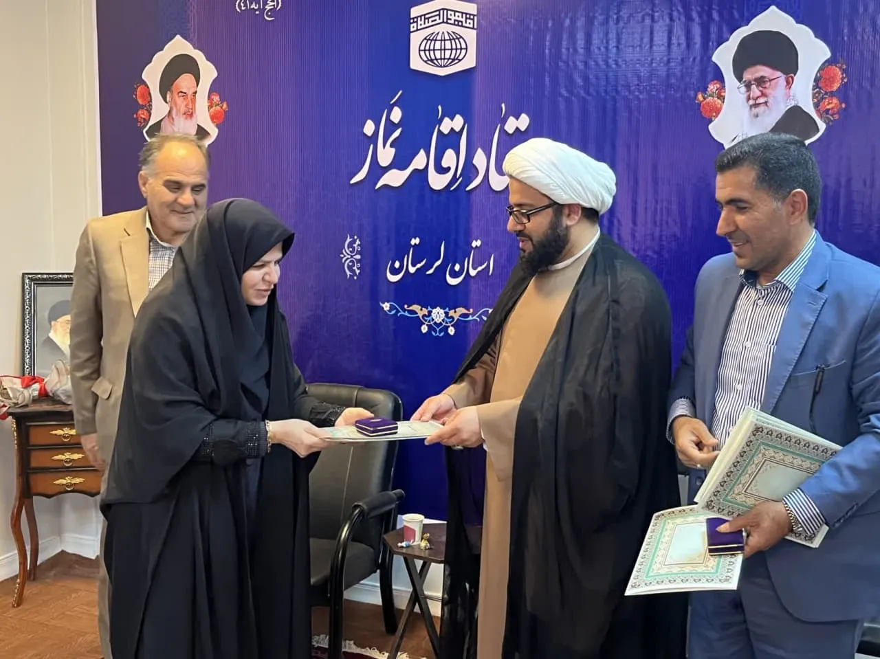 از فعالان و خادمان نماز استان لرستان تجلیل بعمل آمد