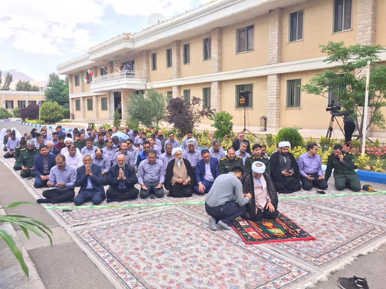 اقامه نماز وحدت بخش ادارات کرمان