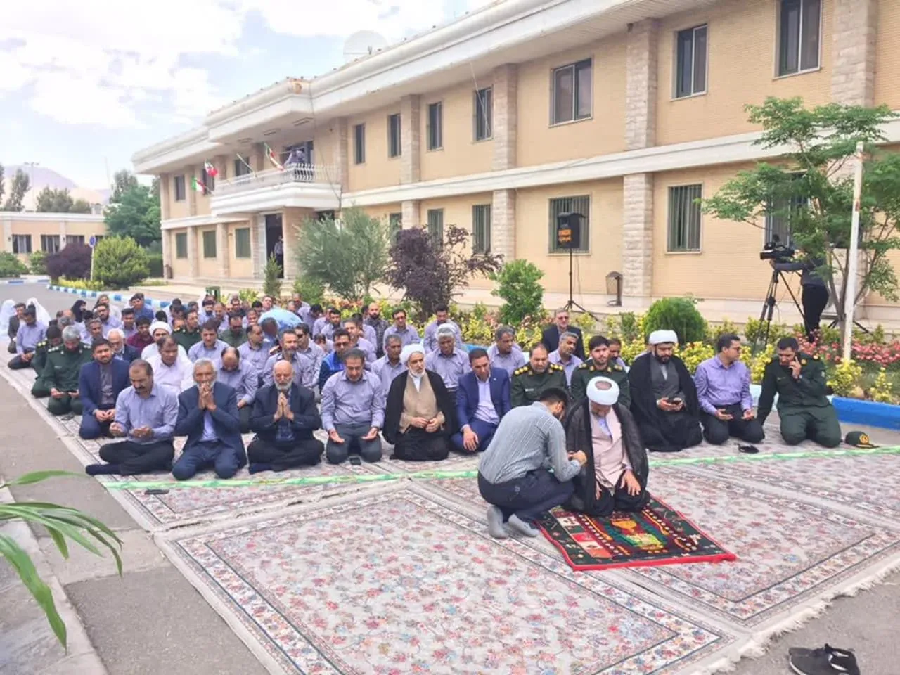 اقامه نماز وحدت بخش ادارات کرمان