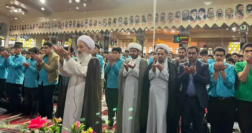 جشن تكليف دانش آموزان ناحيه يك ساري بصورت متمركز برگزار شد
