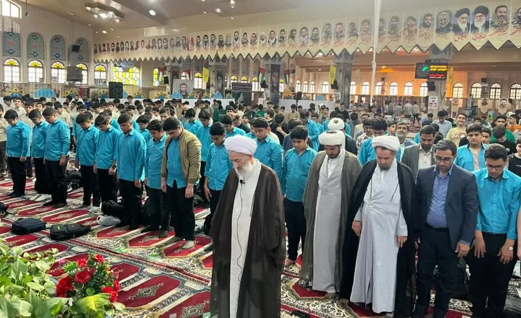 جشن تكليف دانش آموزان ناحيه يك ساري بصورت متمركز برگزار شد