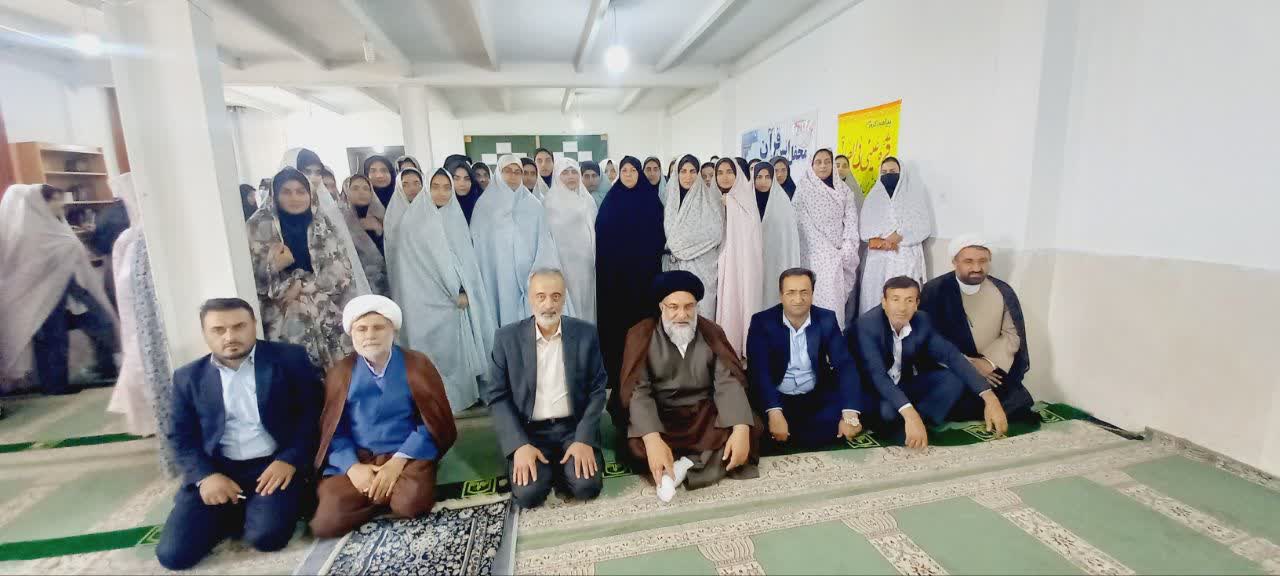 حضوردکتر زرهانی در نماز جماعت مدره کمائی مقدم کهگیلویه وبویر احمد
