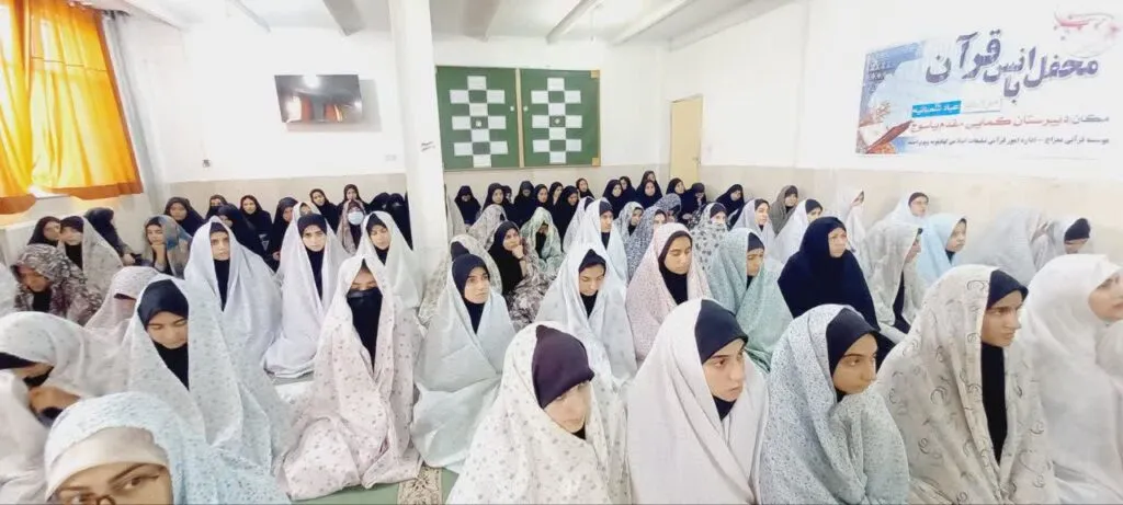 حضوردکتر زرهانی در نماز جماعت مدره کمائی مقدم کهگیلویه وبویر احمد