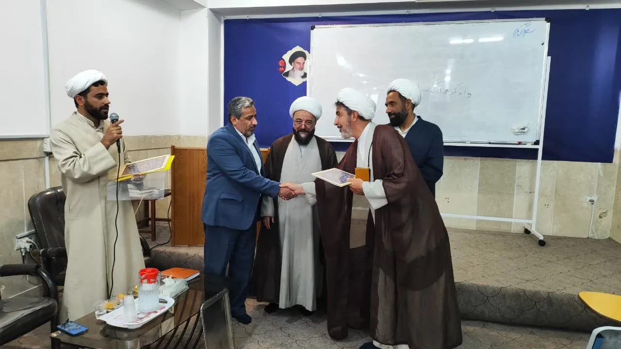جلسه هماندیشی اساتید مرکز تخصصی نماز با مسئولان ستاد اقامه نماز برگزار شد