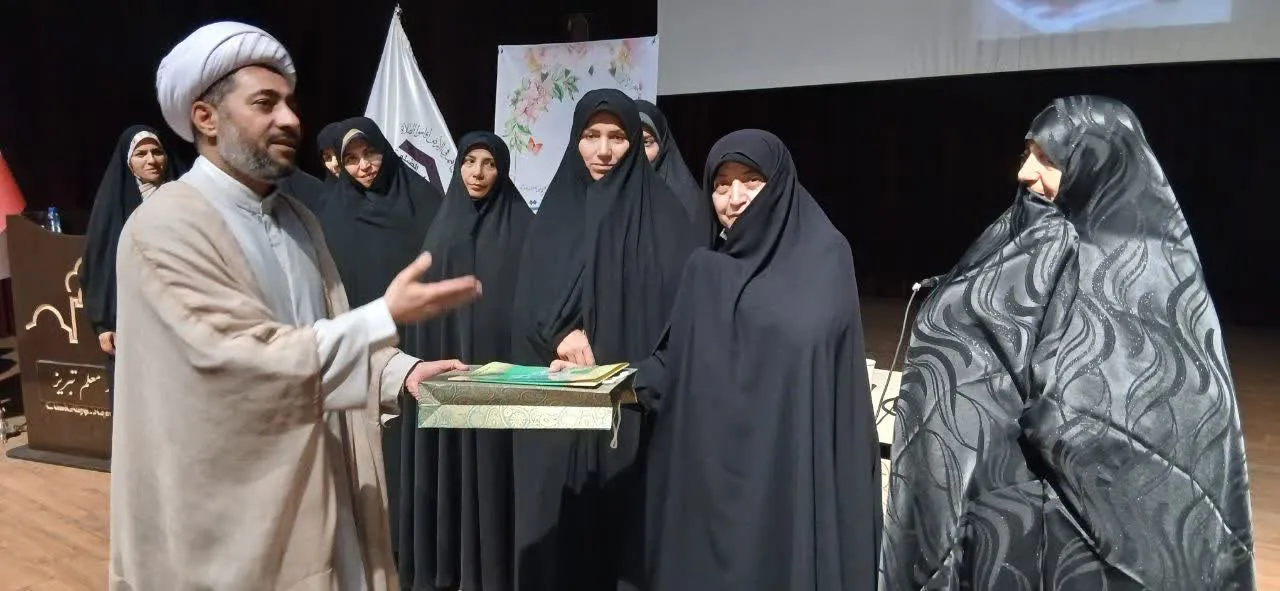 اولین همایش مادران،معماران فرهنگ اقامه نماز تبریز