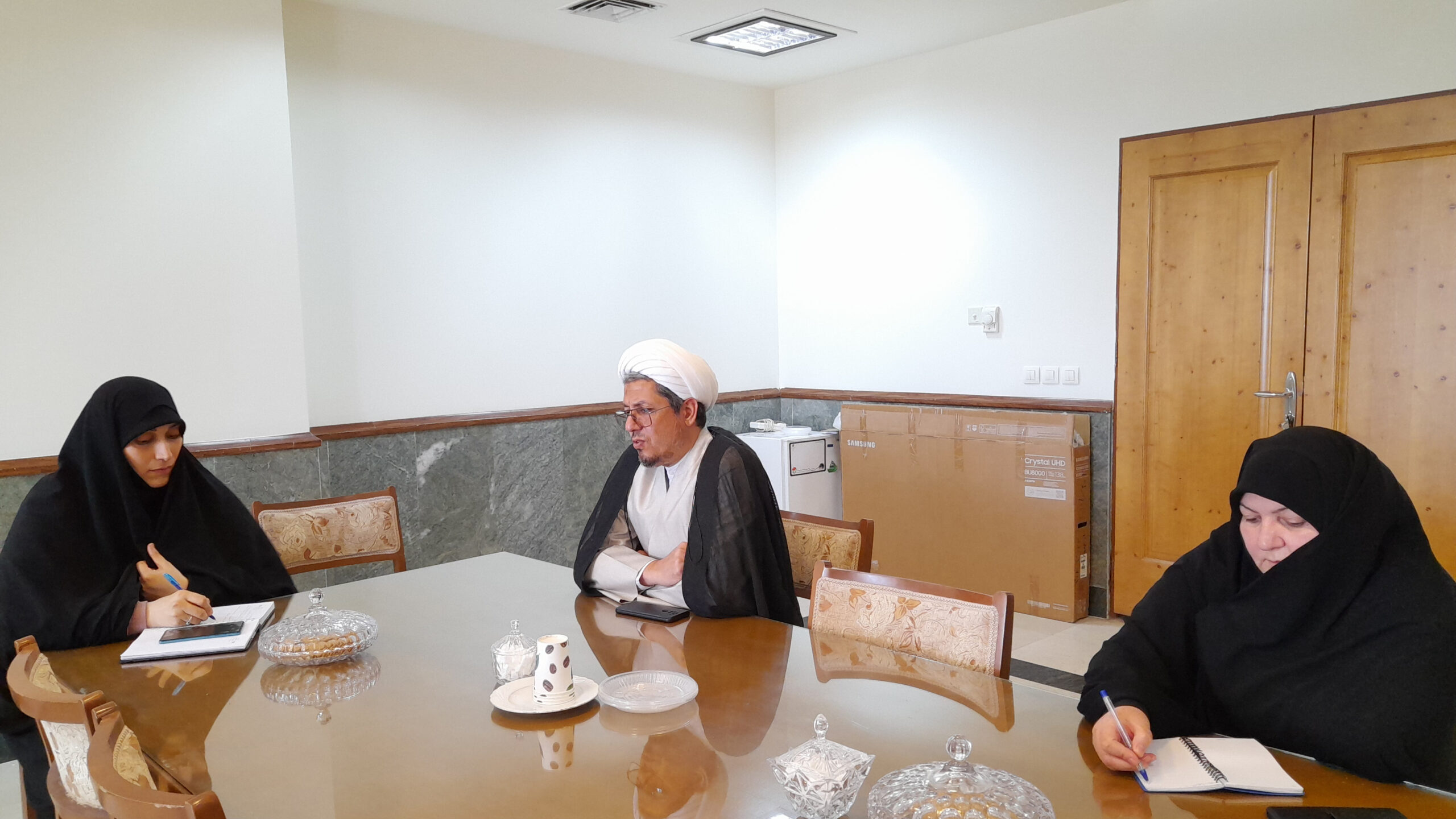 نشست هم اندیشی مشاوران امور بانوان و خانواده ستاد اقامه نماز و استانداری قم