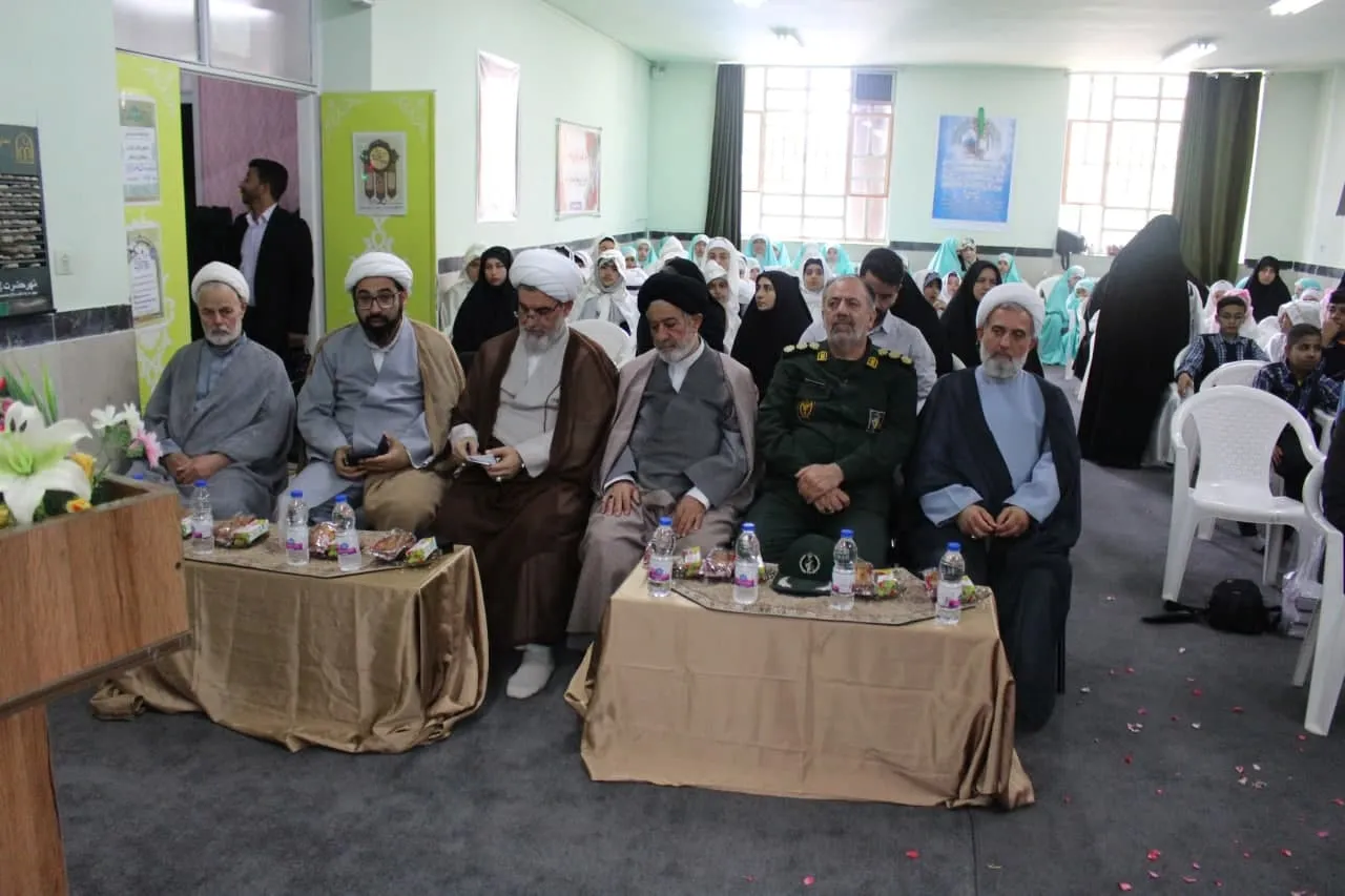 اجلاس دانش‌آموزی نماز استان در بوئین‌زهرا برگزار شد