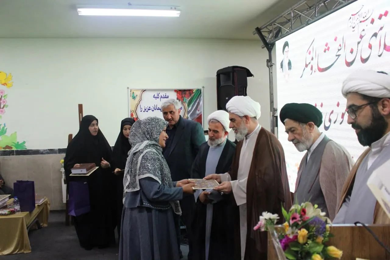 اجلاس دانشآموزی نماز استان در بوئینزهرا برگزار شد
