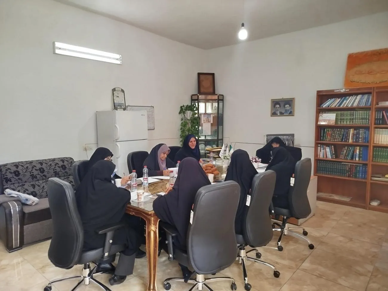 اولین جلسه دفتر امور بانوان فارس