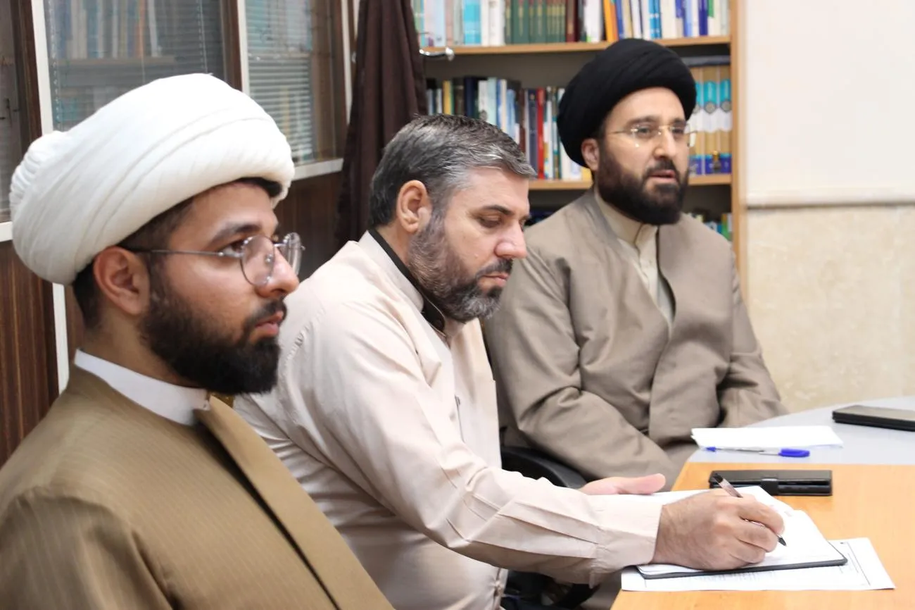 جلسه هماندیشی و بهرهگیری از ظرفیت بقاع متبرکه برای تقویت فرهنگ اقامه نماز