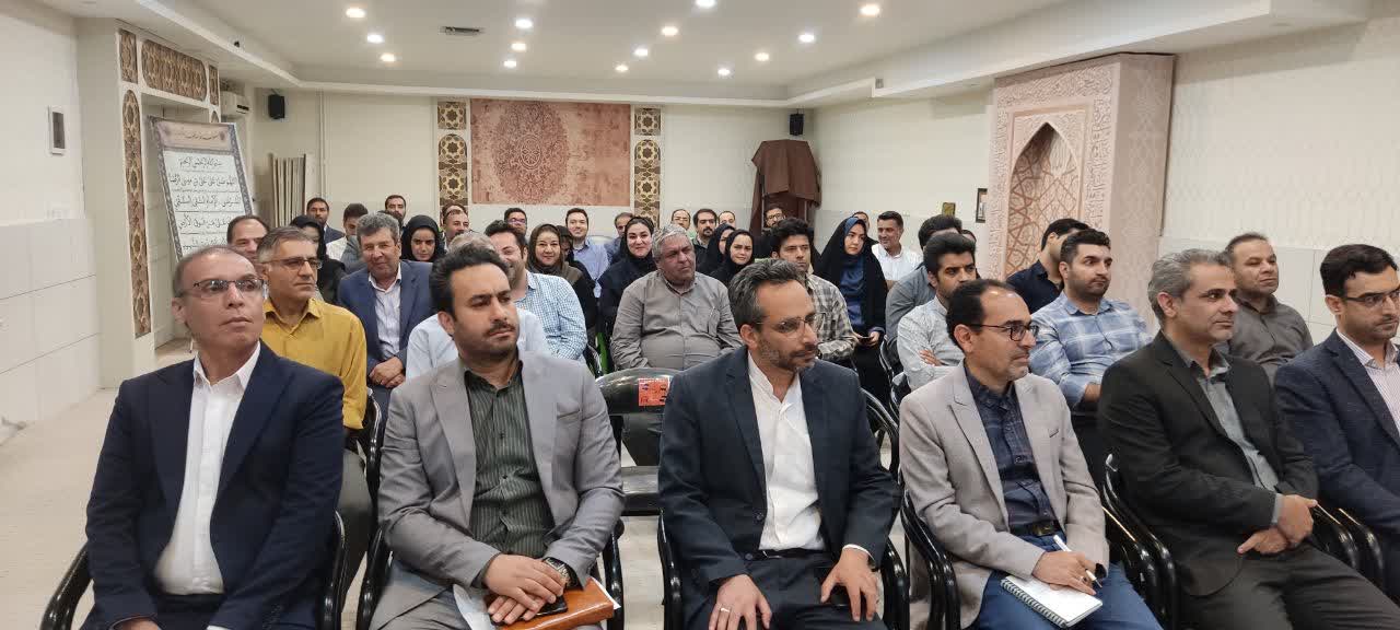 برگزاری جلسه آموزشی آداب و اسرار نماز در اداره کل نوسازی مدارس خراسان رضوی