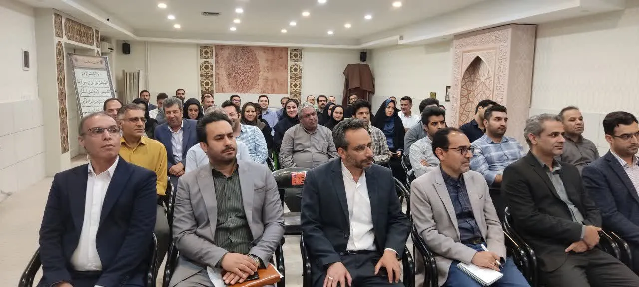 برگزاری جلسه آموزشی آداب و اسرار نماز در اداره کل نوسازی مدارس خراسان رضوی