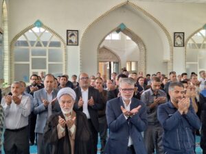 به مناسبت روز کارگر مدیر ستاد اقامه نماز استان از مجموعه تولید برق طوس بازدید کرد