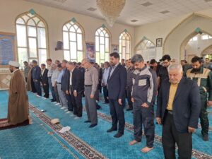 به مناسبت روز کارگر مدیر ستاد اقامه نماز استان از مجموعه تولید برق طوس بازدید کرد