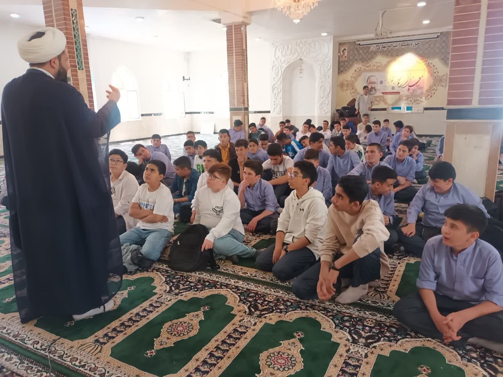 جشن تکلیف دانشآموزان پایه هشتم در شهرستان بهار برگزار شد