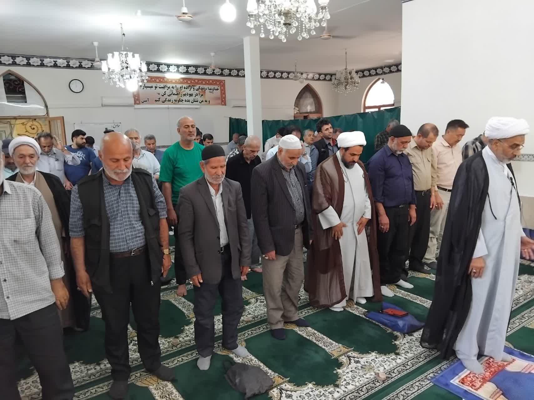مدیر ستاد اقامه نماز استان از مسجد پارک رز مشهد بازدید و نماز جماعت را اقامه کرد
