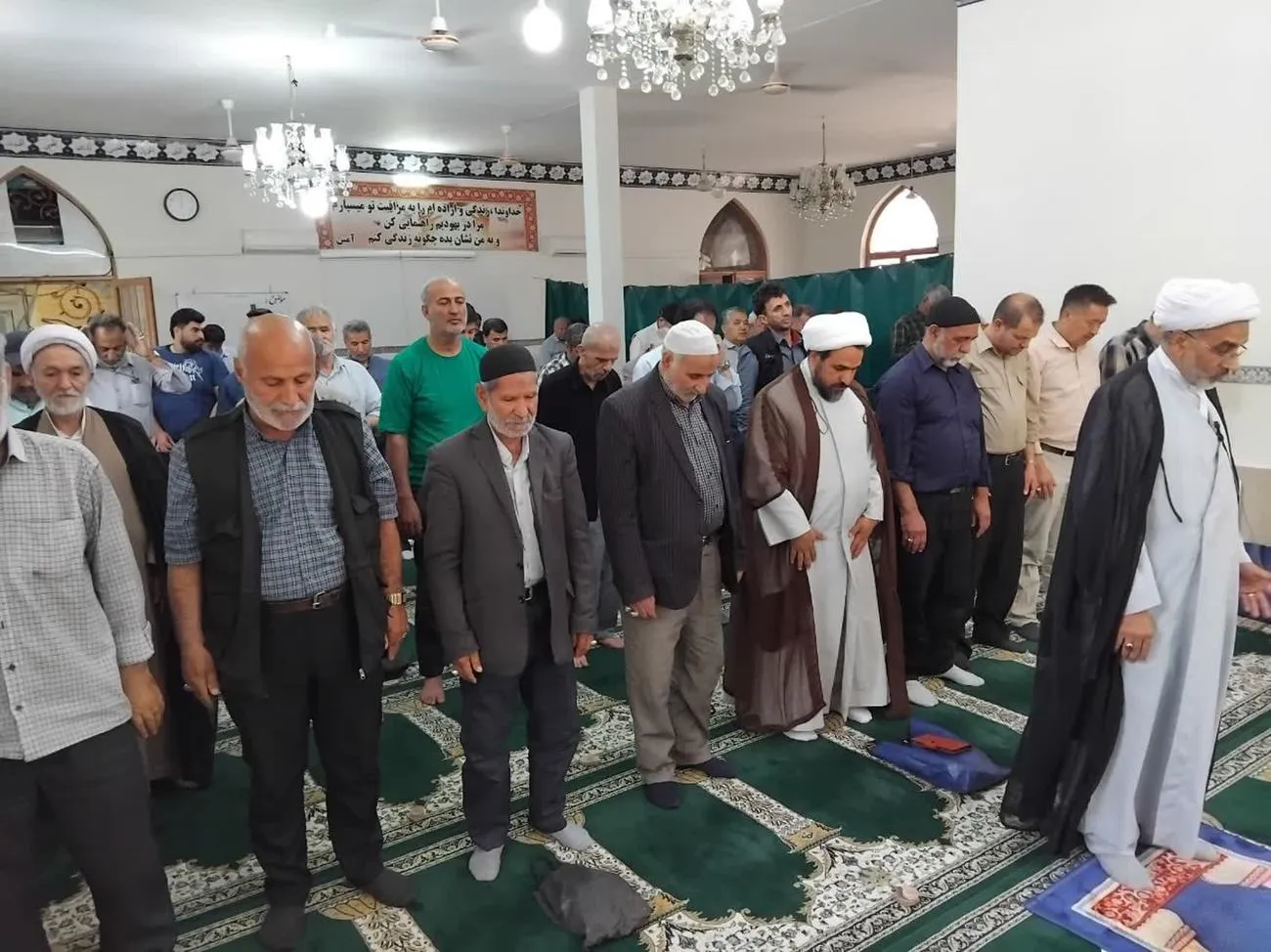 مدیر ستاد اقامه نماز استان از مسجد پارک رز مشهد بازدید و نماز جماعت را اقامه کرد