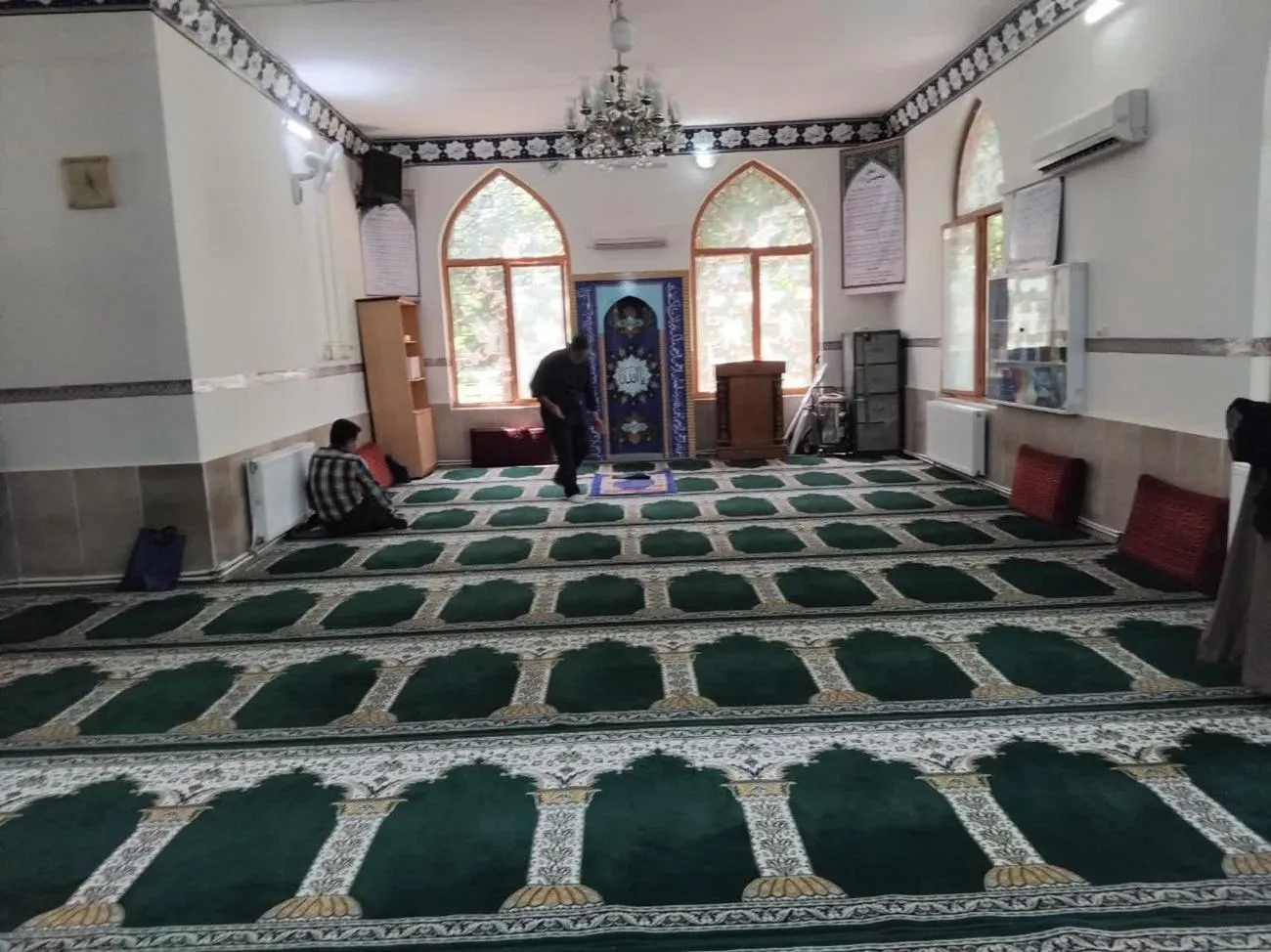 مدیر ستاد اقامه نماز استان از مسجد پارک رز مشهد بازدید و نماز جماعت را اقامه کرد