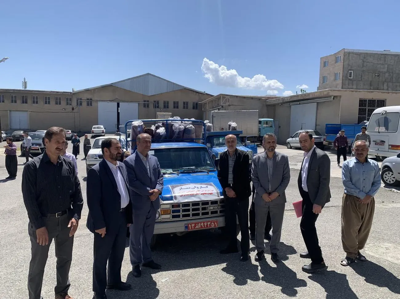 توزیع فرشهای اهدایی خیرین برای تجهیز نمازخانه مدارس استان کردستان